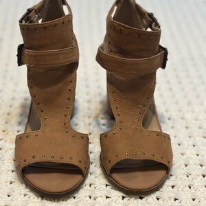 Vince Camuto Jatola Leather Studded Tan Sandals for Women